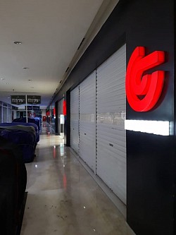 Pemasangan rolling door one sheet di cibinong mall