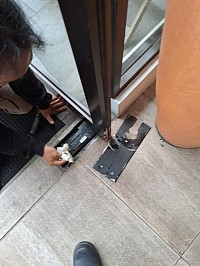 Service pintu kaca jakarta pusat